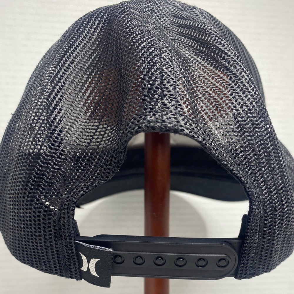 Black Hurley trucker hat‎ - Picture 2 of 7